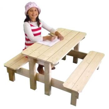 Piknikový dětský stolek