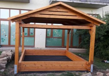 Hranolkoviště kryté - 300x300 cm včetně základní sady hranolků a podložky pod hranolkoviště