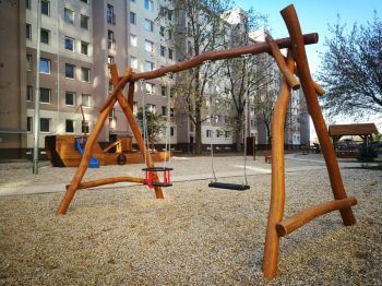 Houpačka Duoswing II z akátu s dětským sedákem