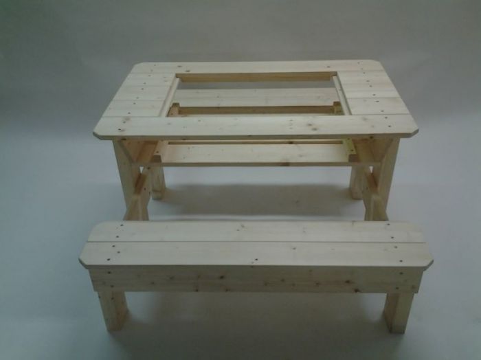 Piknikový stolek s plastovým boxem