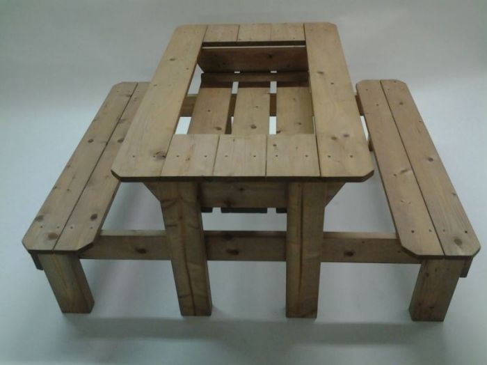 Piknikový stolek impregnovaný s plastovým boxem