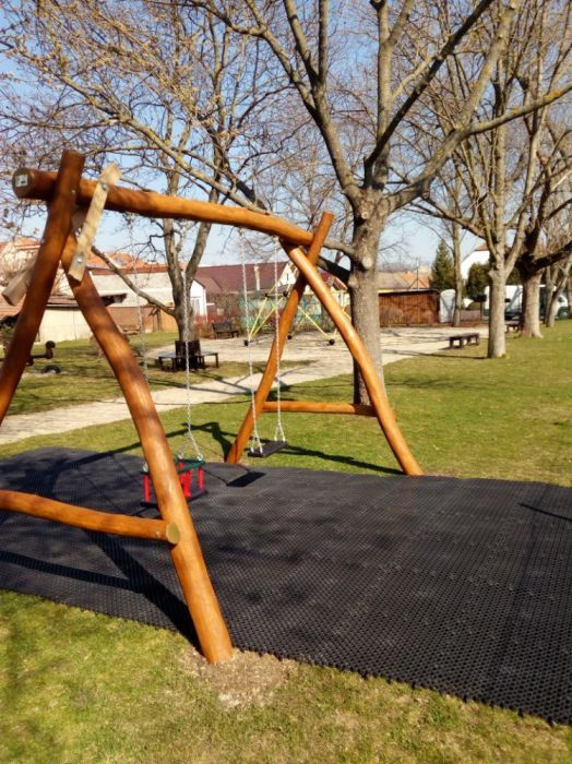 Houpačka Duoswing II z akátu s dětským sedákem