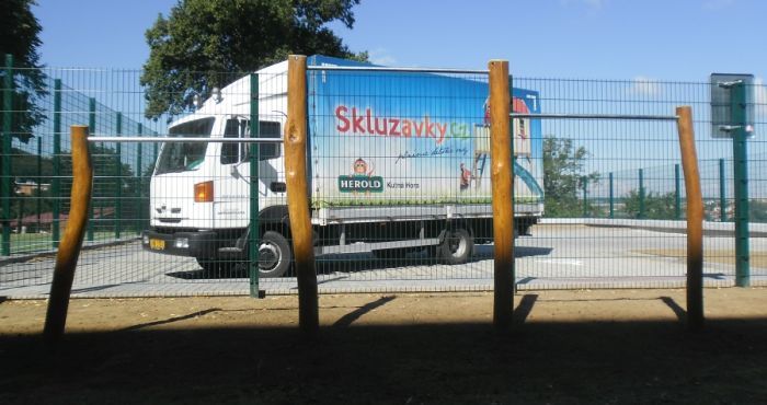 Workoutový prvek - Trojhrazda z akátu