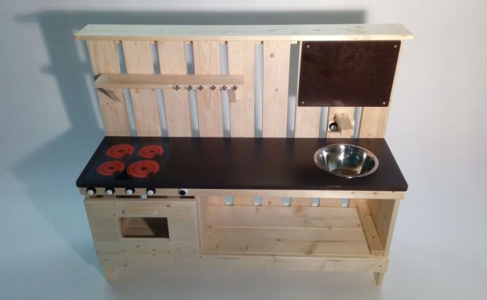 Dětská dřevěná kuchyňka Anička