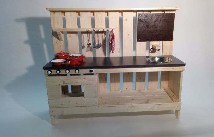 Dětská dřevěná kuchyňka Anička